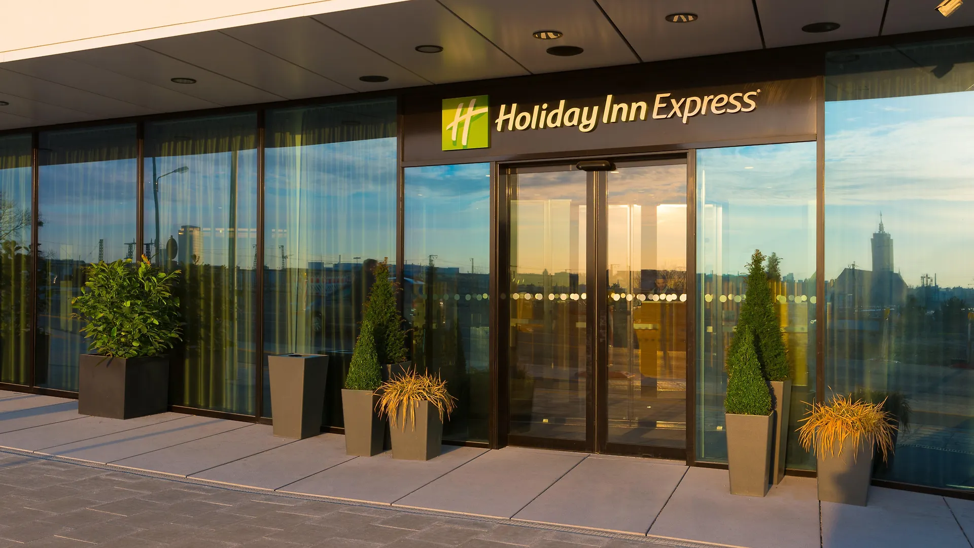 Holiday Inn Express München City West 3*,