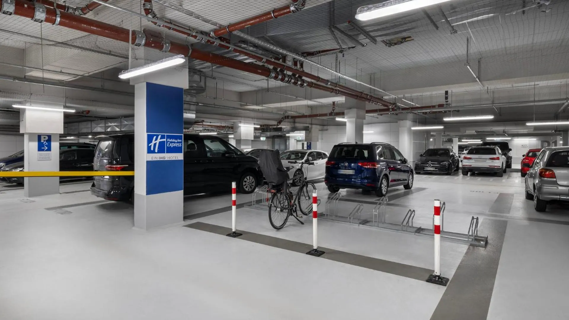 Holiday Inn Express München City West 3*,