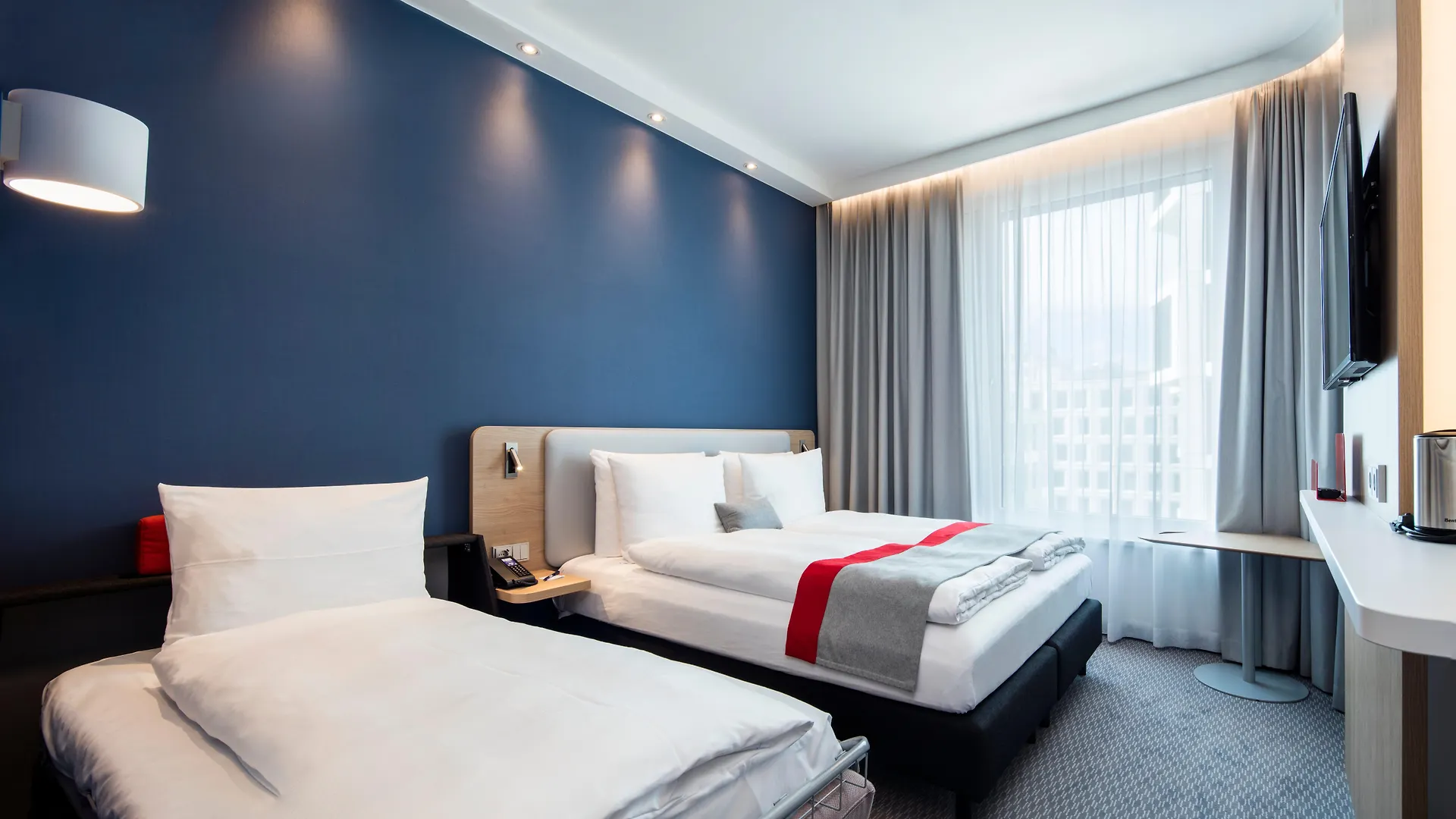 Отель Holiday Inn Express Munich City West By Ihg