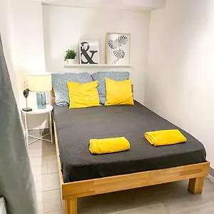 Altona - Three Bedrooms For Up To 10 , Hamburg Deutschland