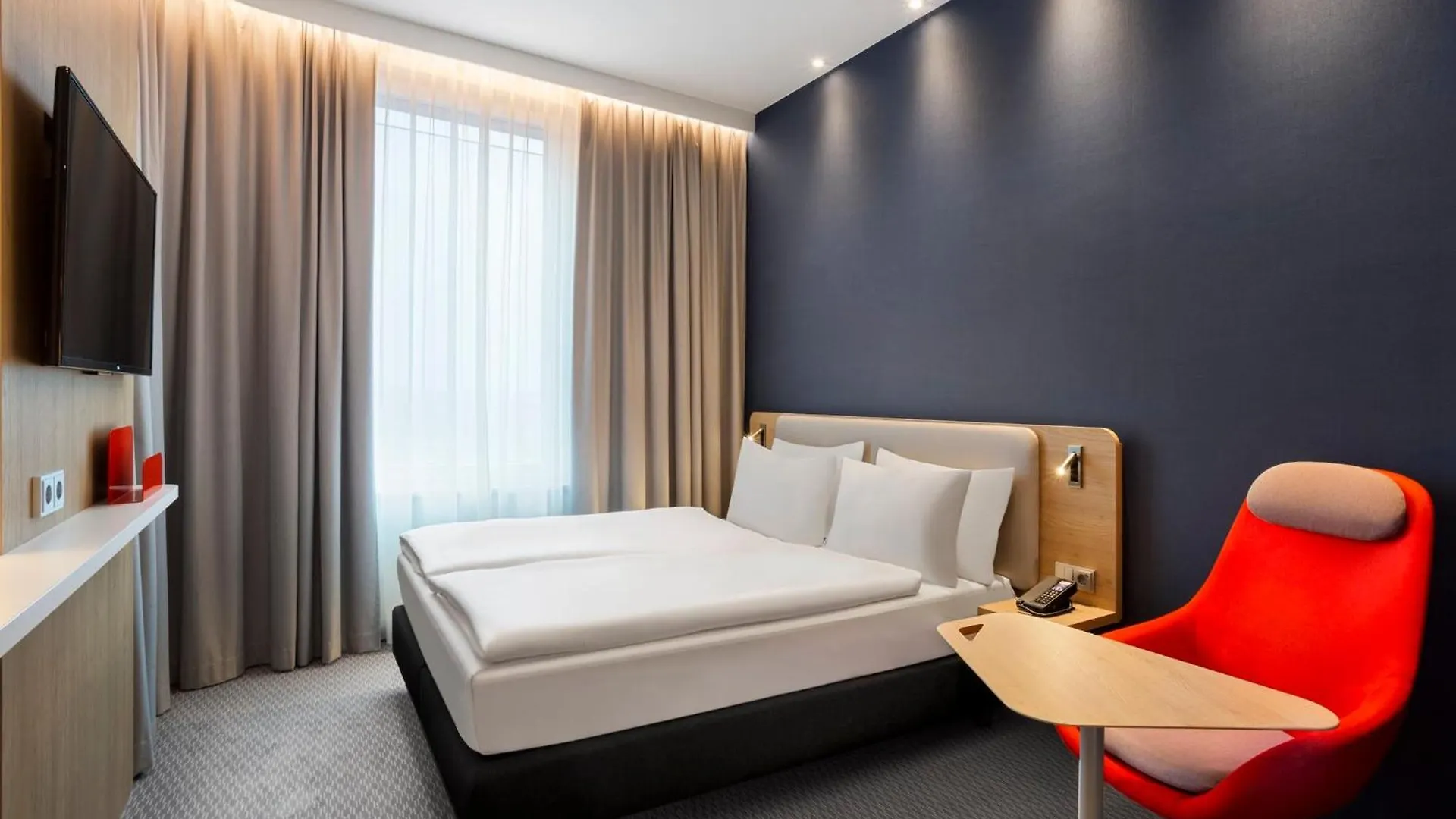 מלון Holiday Inn Express Munich City West By Ihg